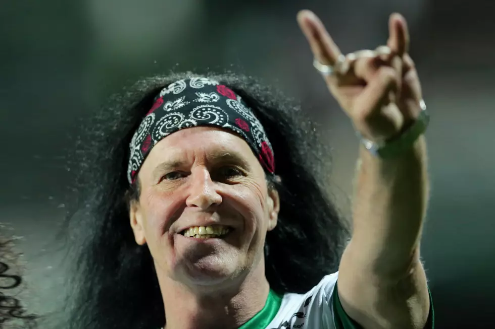 Ex-AC/DC Singer Dave Evans Blasts Metal’s ‘Pretend Attitude’