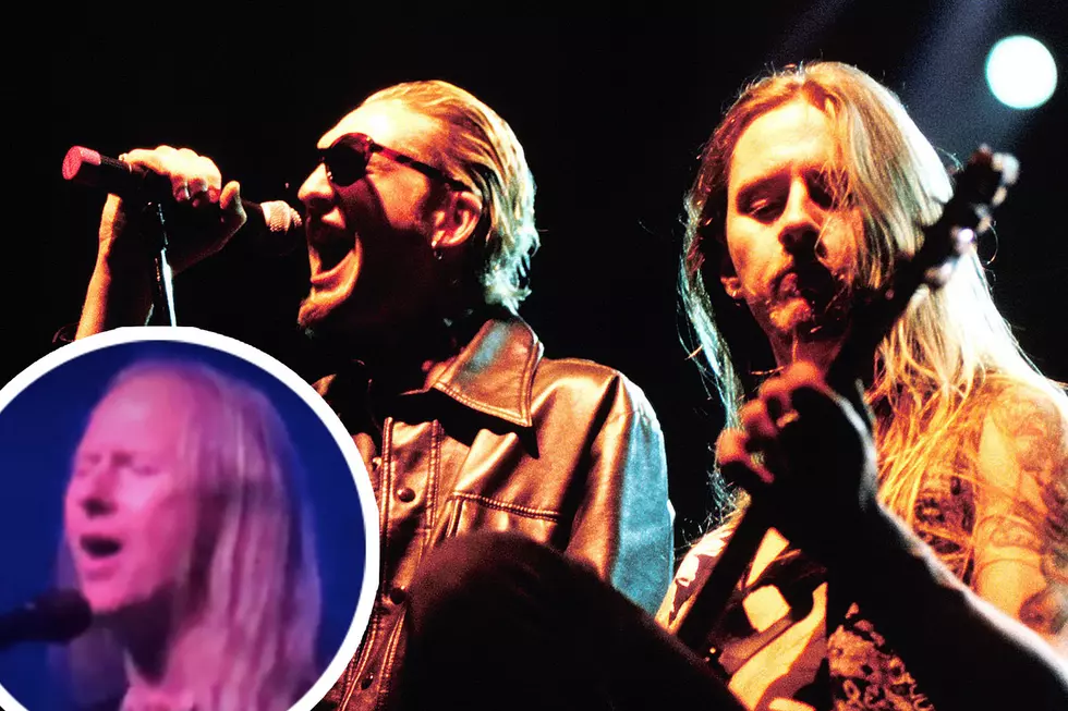 Jerry Cantrell Plays Alice In Chains Deep Cut on Solo Tour
